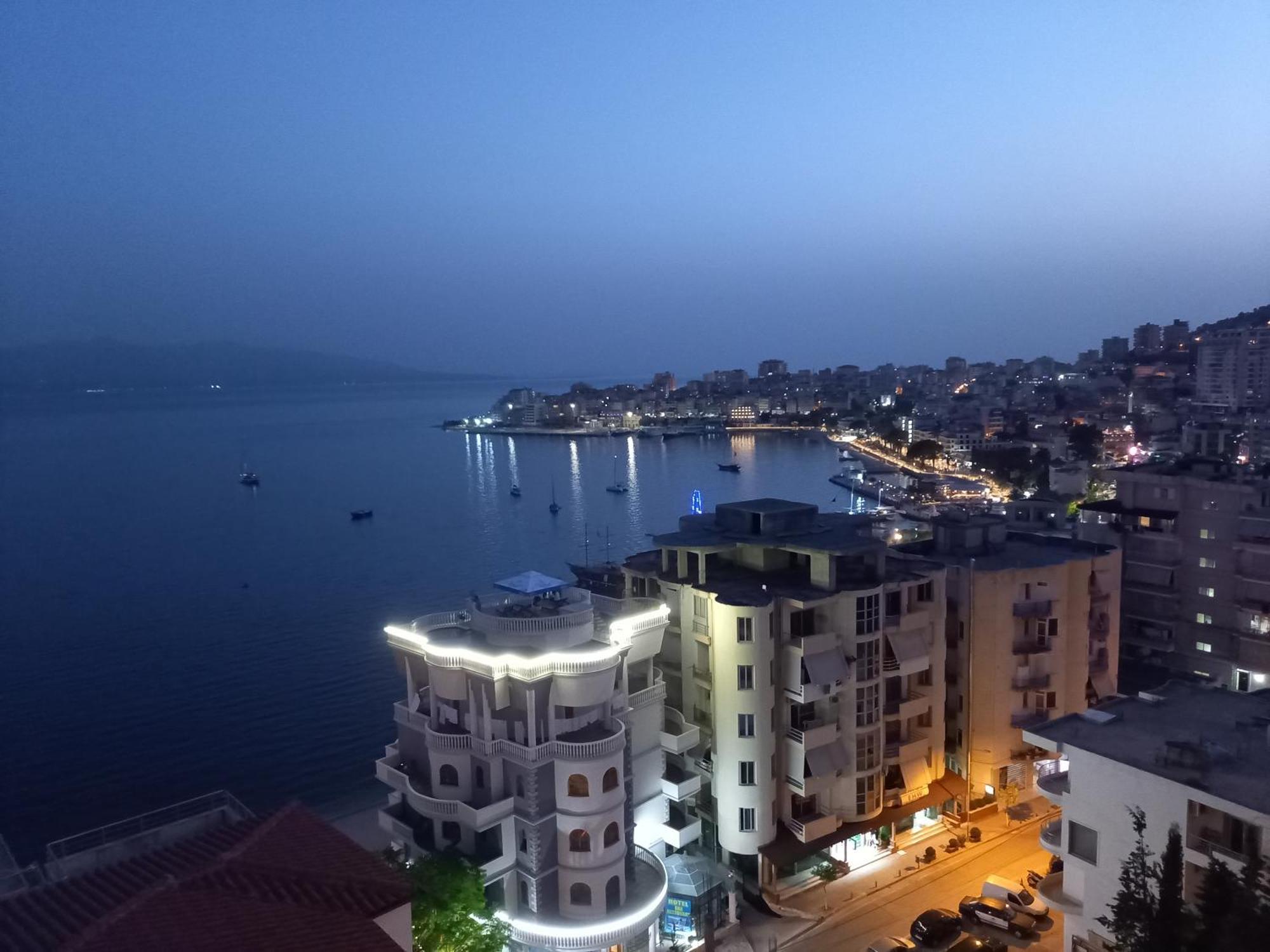 Bay View Apartment Sarandë Exteriör bild