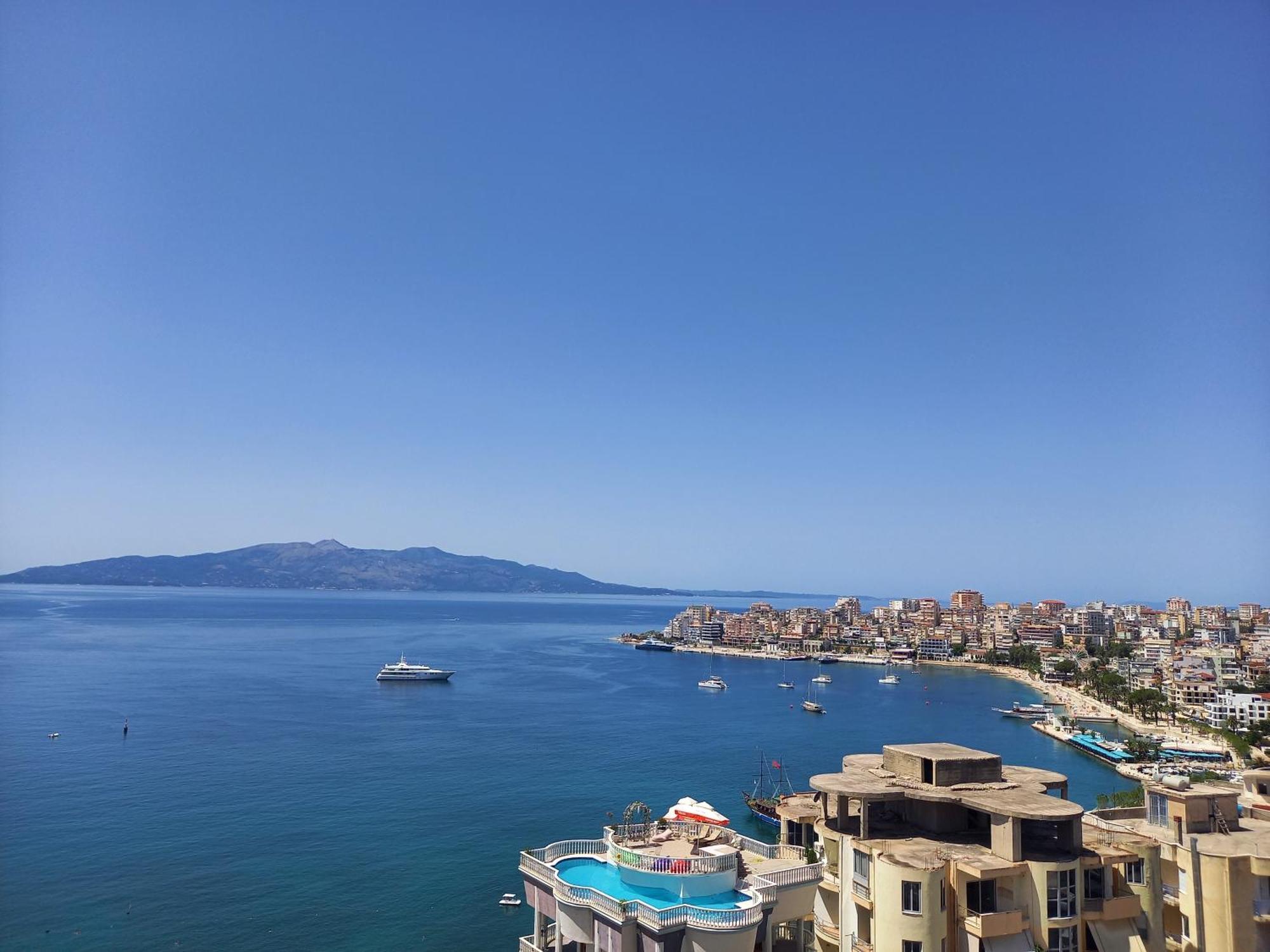 Bay View Apartment Sarandë Exteriör bild