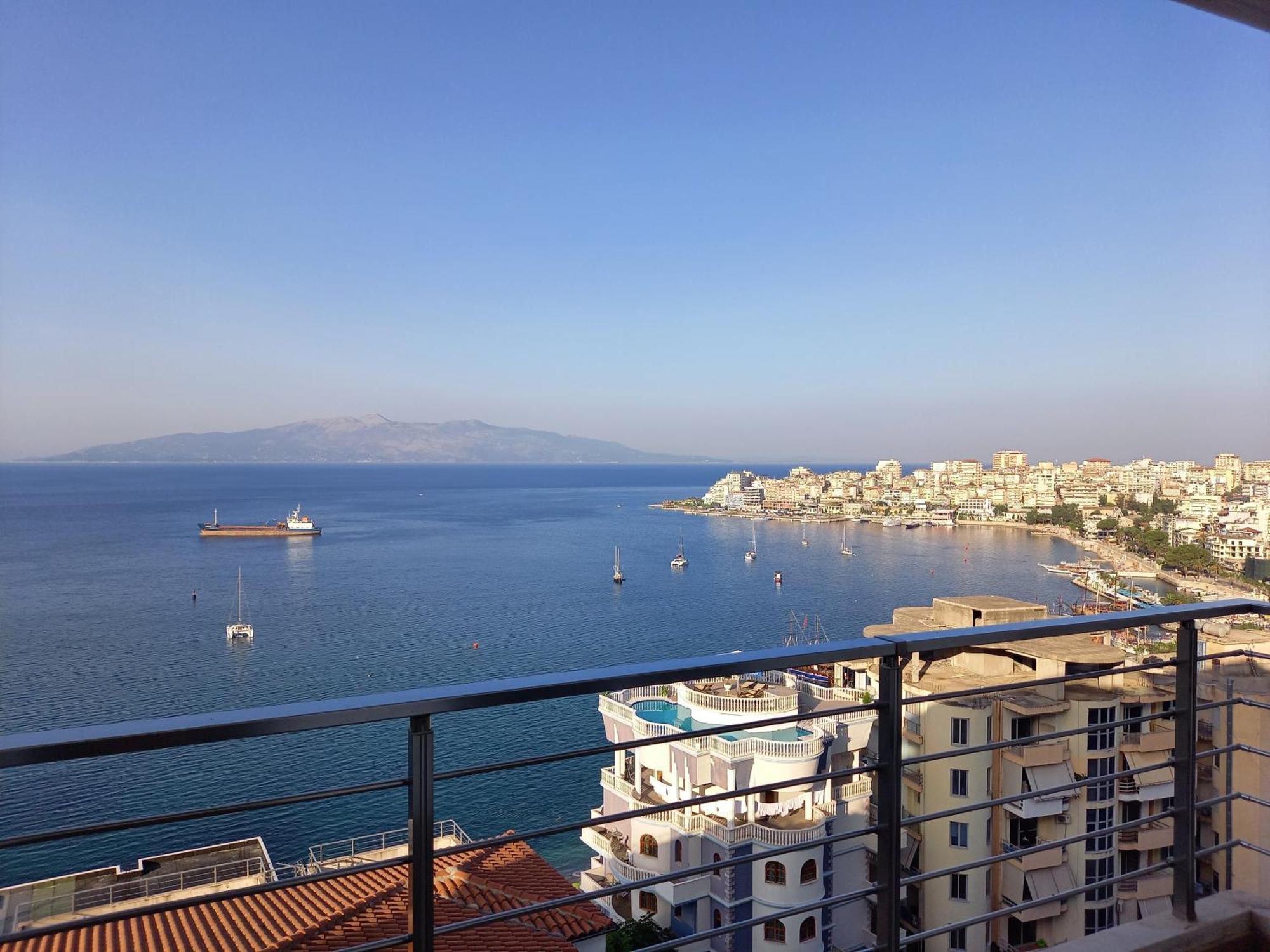 Bay View Apartment Sarandë Exteriör bild